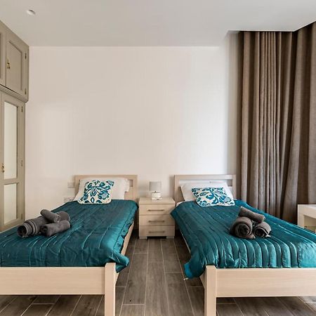 Sea View Luxury Haven Living & 3Bedrooms Seafront Слима Экстерьер фото