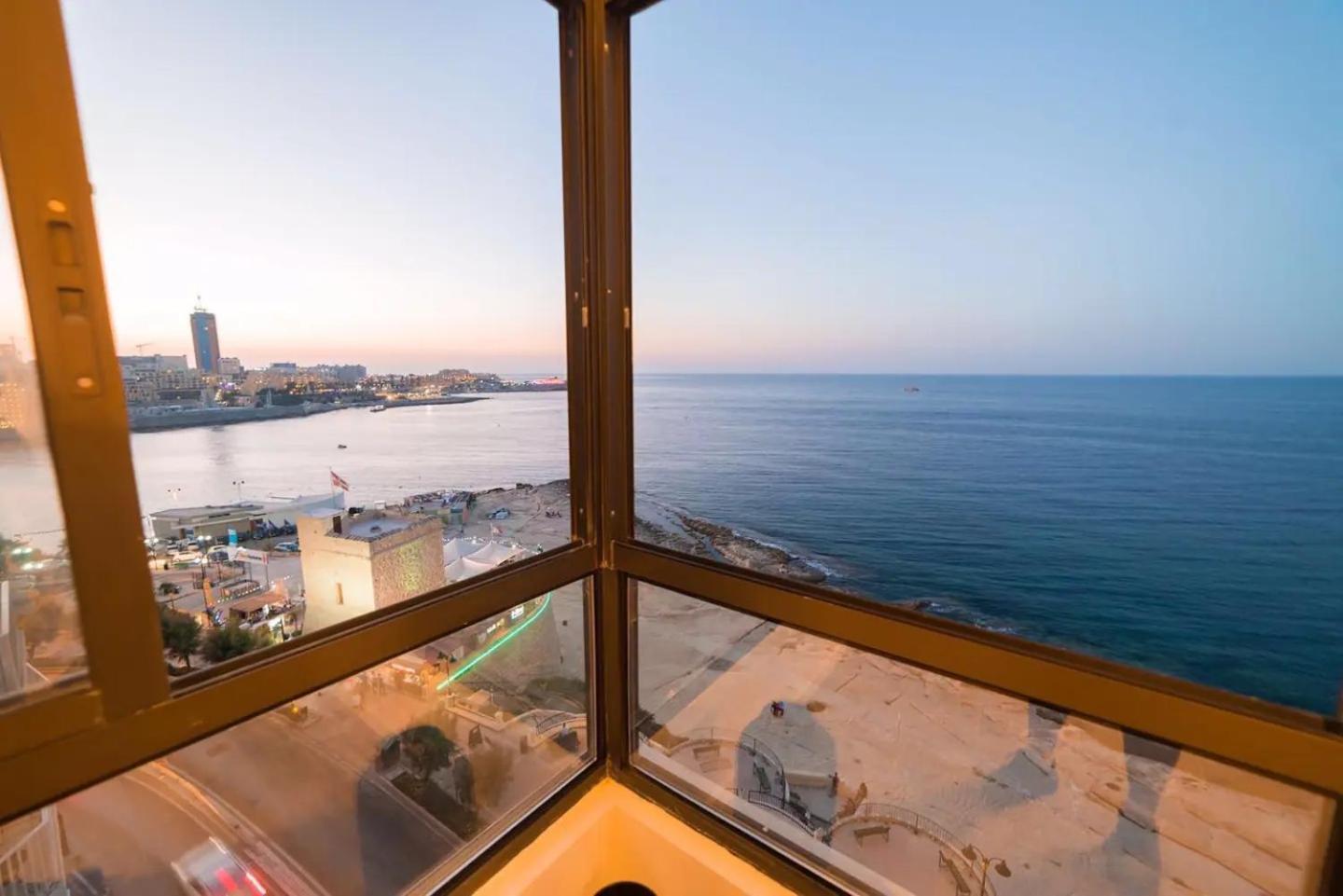 Sea View Luxury Haven Living & 3Bedrooms Seafront Слима Экстерьер фото