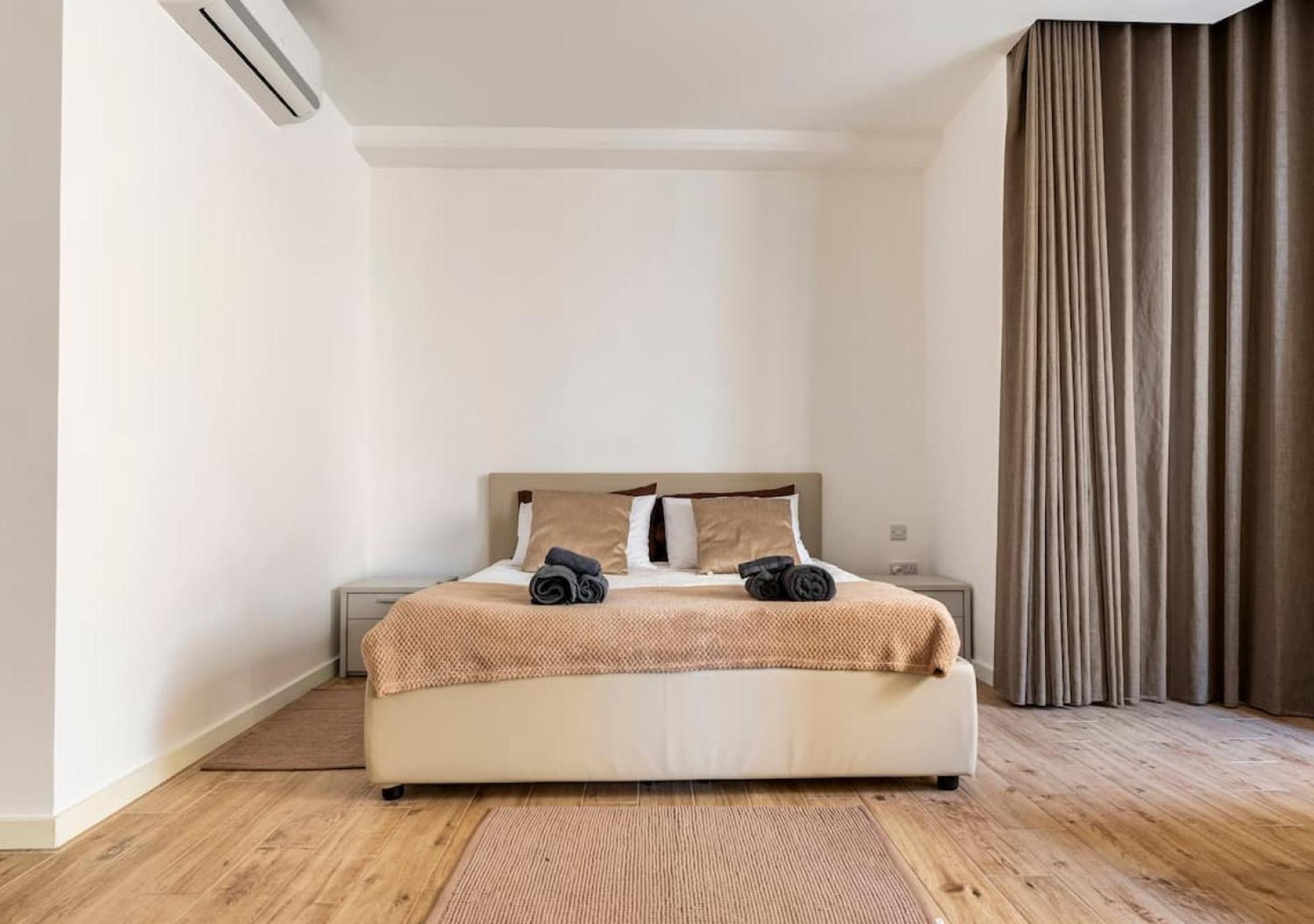 Sea View Luxury Haven Living & 3Bedrooms Seafront Слима Экстерьер фото