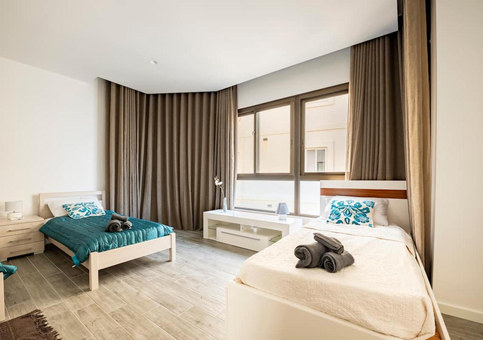 Sea View Luxury Haven Living & 3Bedrooms Seafront Слима Экстерьер фото