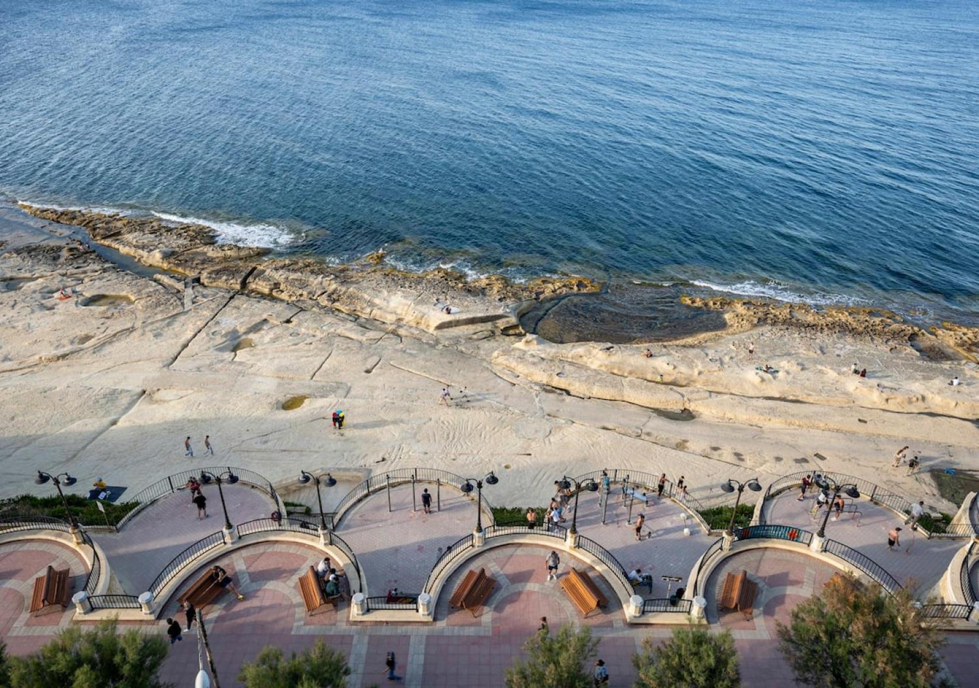 Sea View Luxury Haven Living & 3Bedrooms Seafront Слима Экстерьер фото
